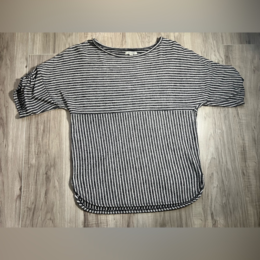 Max Studio Black and White knit Blouse - Picture 7 of 7
